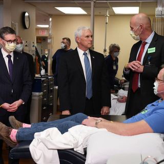 Pence meets with Mayo Clinic patients, staff while not wearing face mask