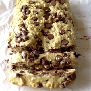 Oatmeal Chocolate Chip Banana Bread {Vegan and Gluten-Free Options!)