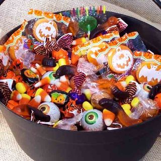 30+ BEST Vegan Halloween Sweets, Chocolate & Treats To Buy In 2023