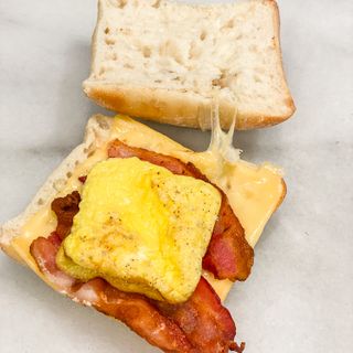 Easy Bacon Gouda Egg Sandwich for Back to School Breakfast - Beth Bryan