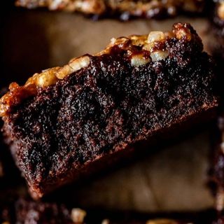 The Best Salted Pecan Pie Brownies - Beyond the Butter