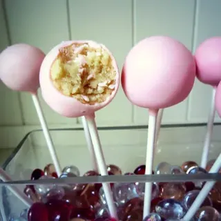 How to Make Cake Pops with White Chocolate (with Images)