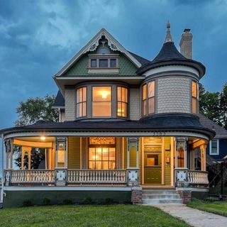 1890 Victorian For Sale In Omaha Nebraska — Captivating Houses