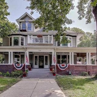 1912 Historic House For Sale In Council Bluffs Iowa — Captivating Houses