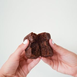 How to Tell When Brownies are Done - Testing Brownie Doneness