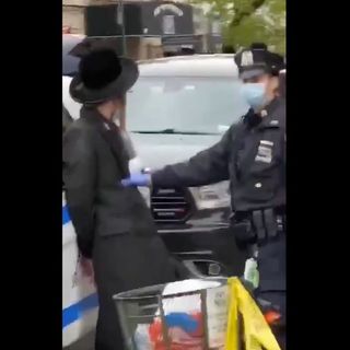 NYC cops go after large Jewish funeral procession just 2 days after Mayor de Blasio singles out Jews over public gatherings