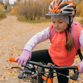 How to keep your child’s head warm under their bike helmet - Cycle Sprog