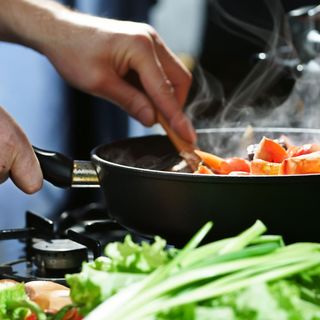 8 Best Pans for Gas Stoves {Plus the ONE thing to Avoid}