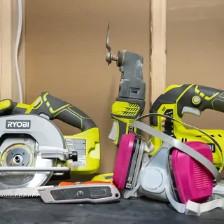 The 7 Best Tools For Cutting Drywall (& One To Avoid)