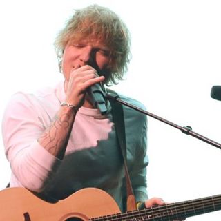 Ed Sheeran is first UK artist to receive the Gold BRIT Billion Award