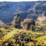 Tras un año del feroz incendio, los moáis de Isla de Pascua claman ser restaurados