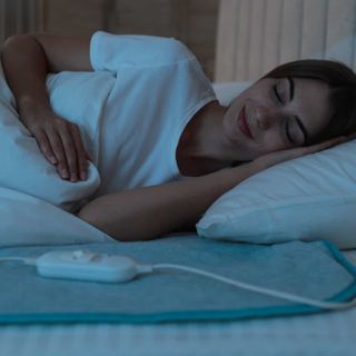 5 Best Low-EMF Electric Blankets [Updated 2023]