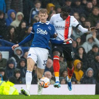 'Helps massively': 21-year-old now praises 'leader' within the Everton squad