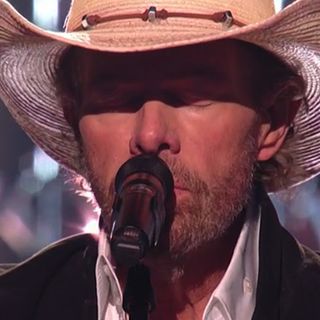 Toby Keith's 'Don't Let the Old Man In' Tops iTunes Chart After Emotional TV Performance