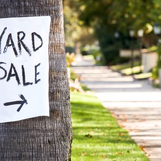 6 Most Hilarious Yard Sale Signs in America – Go Viral Story