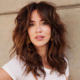 38 Medium Length Hairstyles and Haircuts for 2023