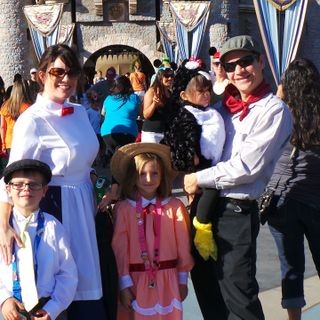 Family of Five Costume Idea - Mary Poppins, Jane banks and more