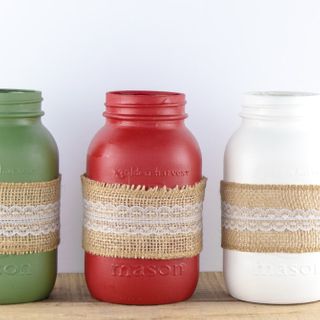 Easy Painted Mason Jars With Burlap Ribbon