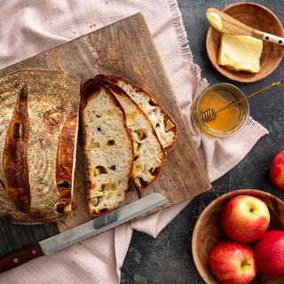 Apple & Cheddar Sourdough - ILoveCooking