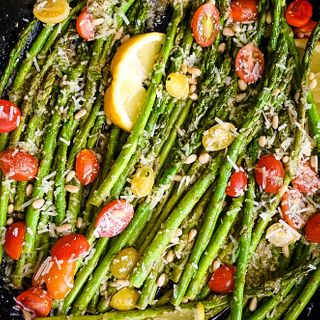 Lemon Garlic Asparagus (A 10-Minute Side Dish!)