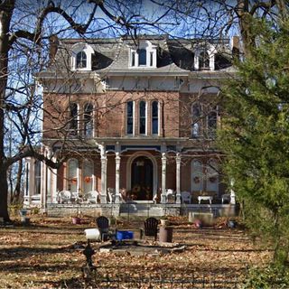 This Grand Mansion Among Some of the Most Haunted Illinois Homes