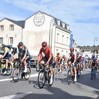 Cyclisme - "C'est toujours sympa de voir les coureurs" : en images, le départ du Paris-Gien-Bourges dans la cité giennoise