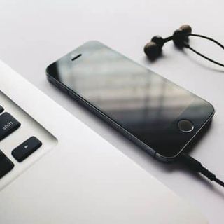 The Best Personal Development Podcasts You Should Listen to Right Now - Learning to Be Free