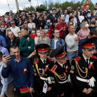 Belarus defies virus outbreak as thousands attend Victory Day parade