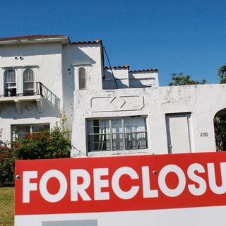 Mortgage failures spark fears of foreclosure spike