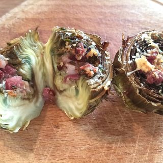 Carciofi ripieni in friggitrice ad aria, con pancetta e pecorino. Facili, veloci e deliziosi in solo due passaggi