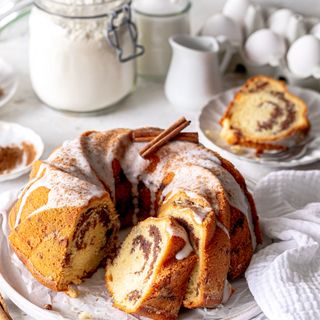 Zimtstreusel-Coffee-Cake / Gugelhupf mit Zimtschnecken-Füllung - Emma's Lieblingsstücke