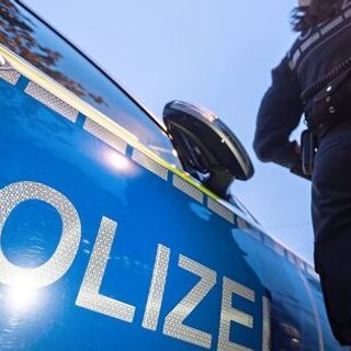 Exhibitionist belästigt 21-jährige Frau in der S-Bahn