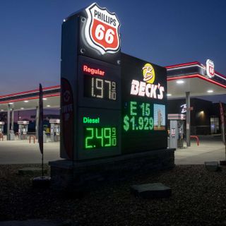 Phillips 66 shareholders support studying climate change risks in Gulf Coast