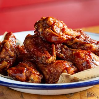 8 Finger Lickin’ Hotspots With The Best Chicken Wings In Dublin