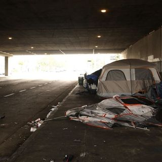 Judge issues order for Los Angeles to move homeless living near freeways, citing health concerns