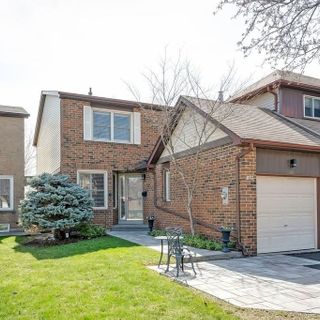 Spotlight: Sunny Glen Abbey home with an idyllic backyard is a rare find