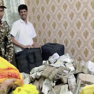 ED seizes huge cash from household help of Jharkhand minister's aide