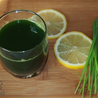 How to extract Wheatgrass Juice using your Blender – Step by Step Guide