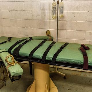 Kentucky judge declines, for now, to lift ban on executions