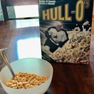 The story behind Brett Hull’s cereal — and a taste test of 20-year-old Hull-O’s