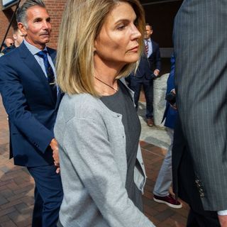 Lori Loughlin to plead guilty in college admissions scandal, faces 2 months in prison