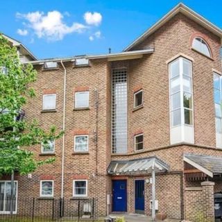 For A Grab Ground Floor 2 Bed Property In Peggy Court Wembley With Private Rear And Front Garden in Wembley | House | Public Ads United Kingdom 171945