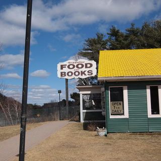 This Restaurant Gives Each Diner a Free Book From Its Vast Library