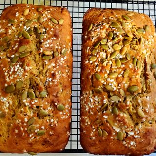 Spiced Zucchini Bread with Figs and Pumpkin Seeds – Eating Healthy in the New Year