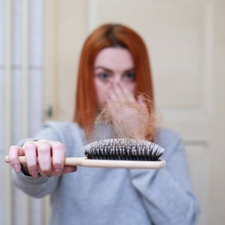 11 Home Remedies To Stop Hair Fall - Alpha Male Stuff