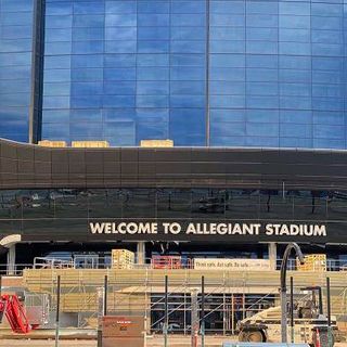 Mark Davis sweating schedule for Raiders stadium completion | Las Vegas Review-Journal