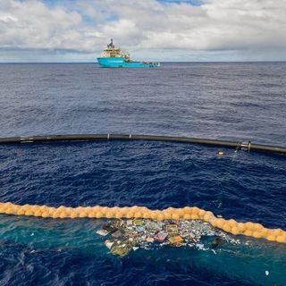 The massive plastic-cleaning device invented by a 25-year-old is finally catching trash in the Great Pacific Garbage Patch