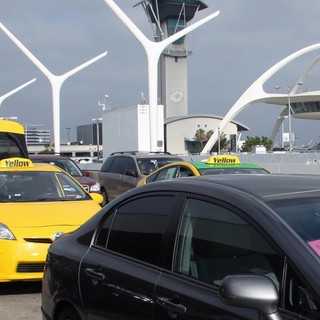 LAX to end curbside pickup by Uber and Lyft