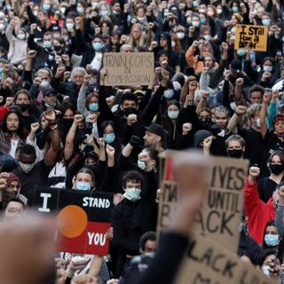 Protesters support Black Lives Matter on 3 continents