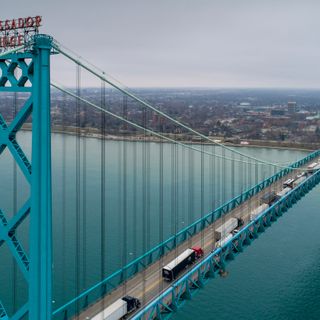 Feds torpedo alleged submarine smuggler in Detroit River bust